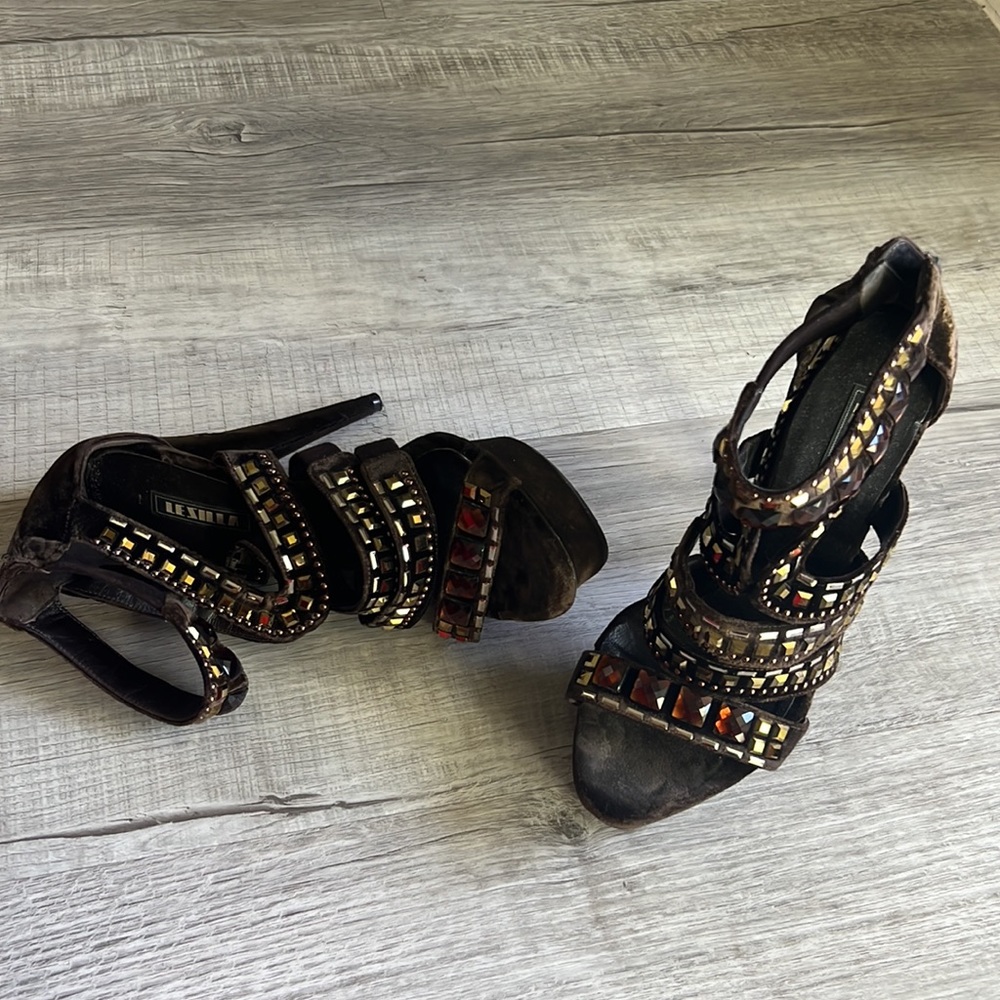 Beautiful and comfortable heels by Le Silla